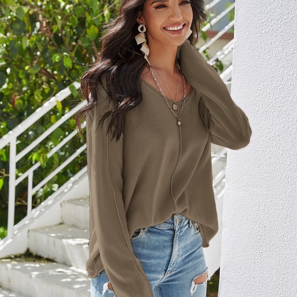 Solid vneck oversized  knit sweater - khaki - Picture 3 of 8